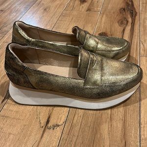 Donald J. Pliner Praise Loafer Sneaker 10M Gold Metallic Platino